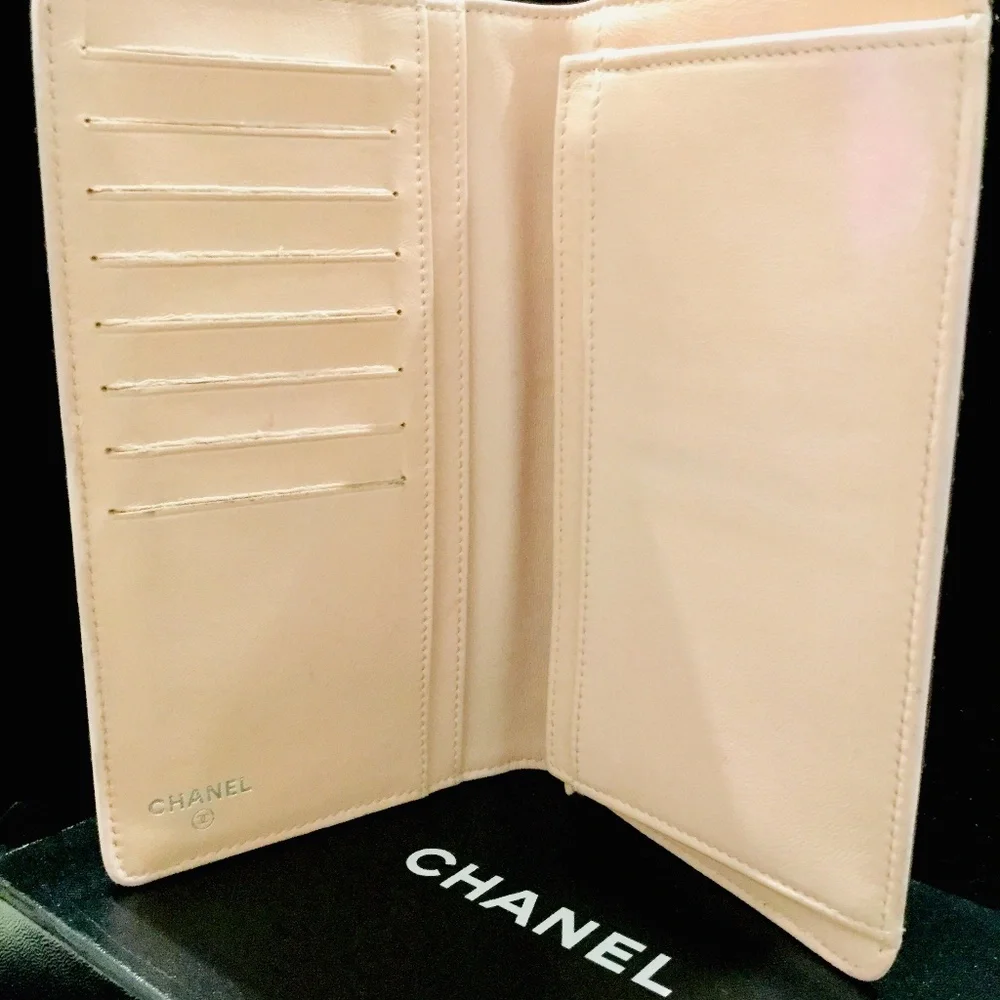 Chanel Lambskin Classic Bifold Long Wallet with Seasonal CC Logo - Picture 8 of 8